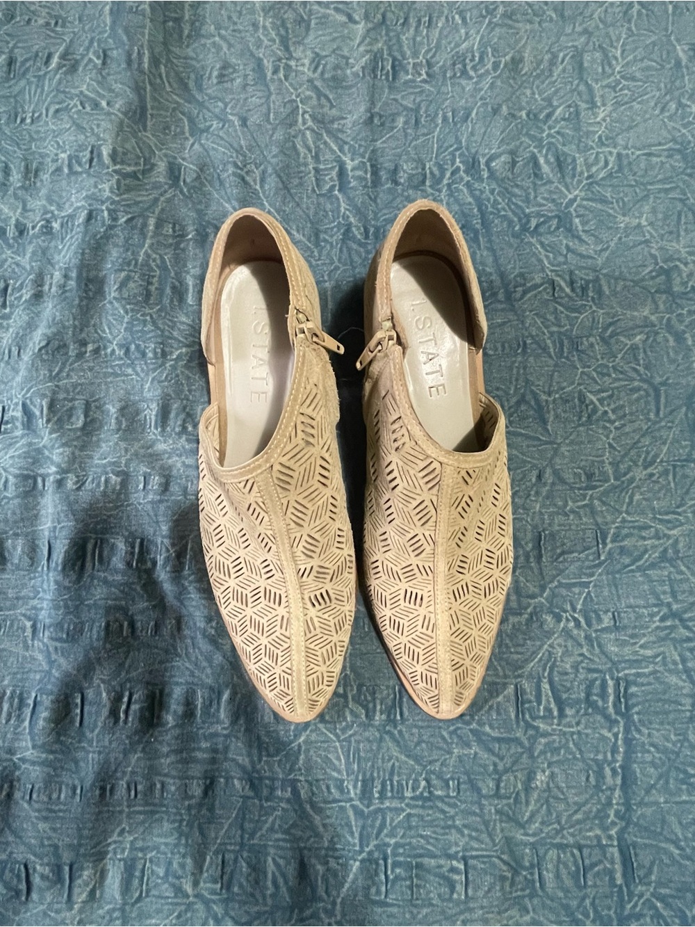 I. STATE “Iddah” perforated cutaway ankle booties